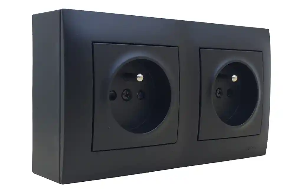Expresní Doručení Zásuvkový blok nástěnný 2x 250V/16A, clonky, barva matná černá