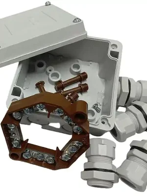 Krabicová rozvodka + svorka, IP65, PA, 89x89x52,5mm s věnečkem a kabelovými průchodkami Levný